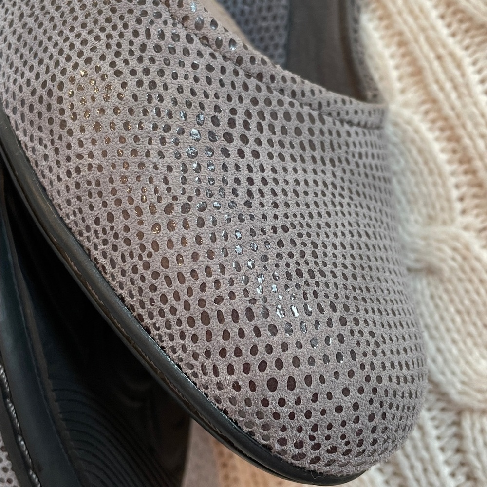 NWOT Earth Bijou 8B grey print leather suede pumps sparkle 2” heel cushion sole - Picture 11 of 15